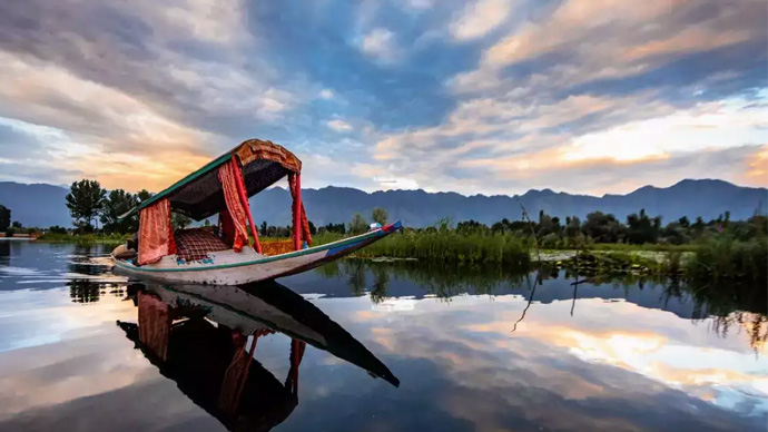 Nigeen Lake